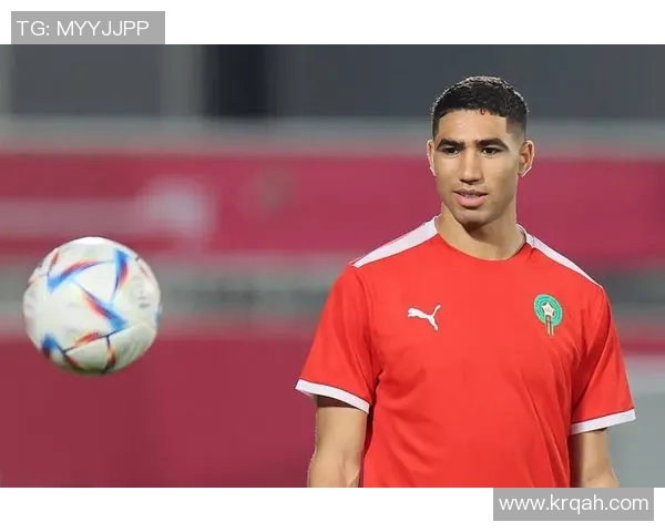 矮个足球球星如何凭借技术与智慧在绿茵场上逆袭成为球队核心